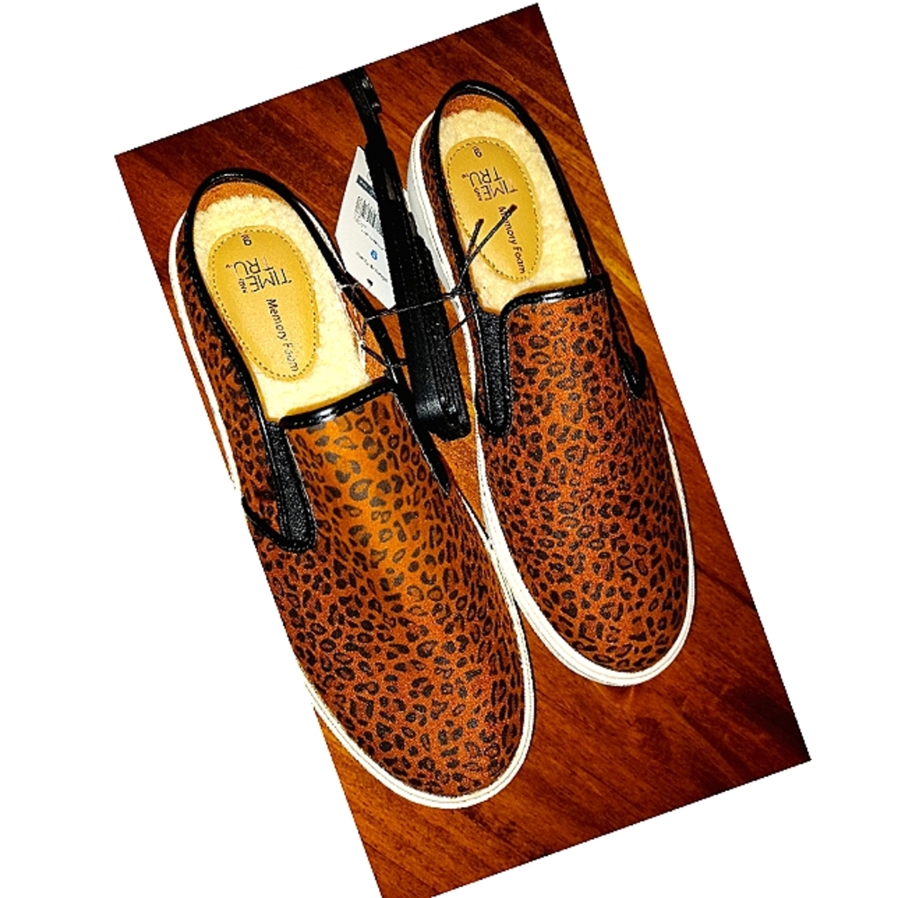NWT*MEMORY FOAM TIME & TRU SIZE 9
